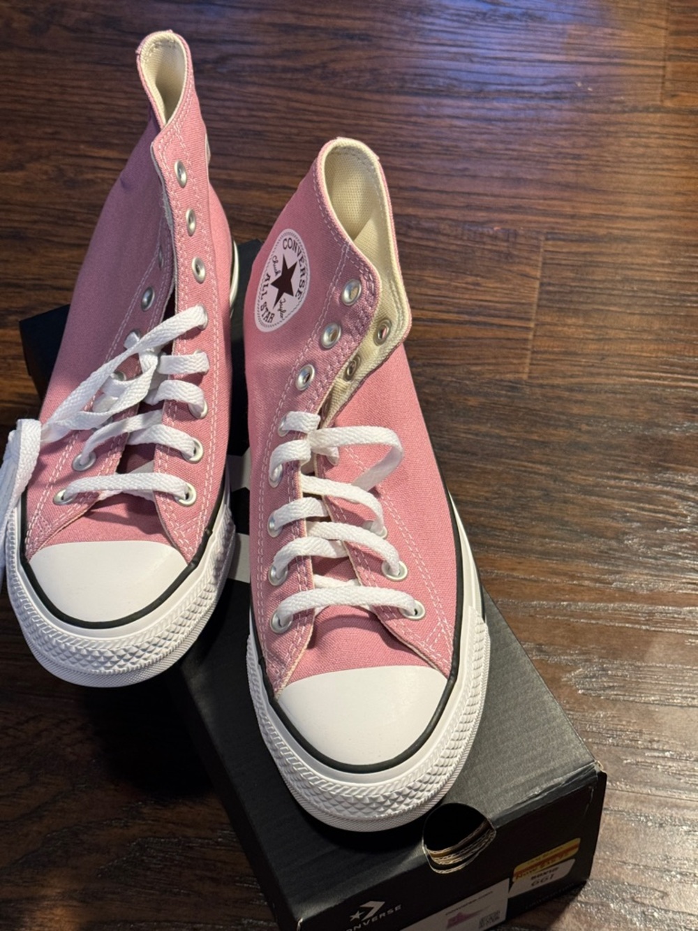 Converse NEW IN 📦 BOX Pink 🌸 High-Top Sneakers - 2 Sizes Available 8.5 or 9.5 - Picture 4 of 11
